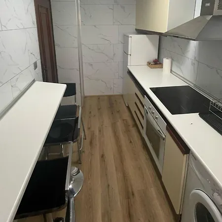 Piso De 3 Con Salon En El Centro De * Salamanca